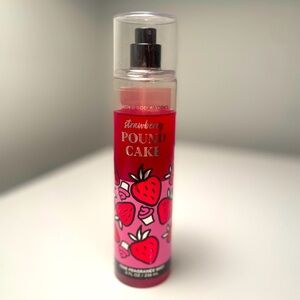Bath & Body works strawberry poundcake mist spray splash 8‎ oz yummy